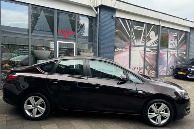 Opel Astra (2014) thumbnail 4