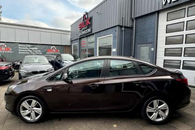 Opel Astra (2014) thumbnail 5