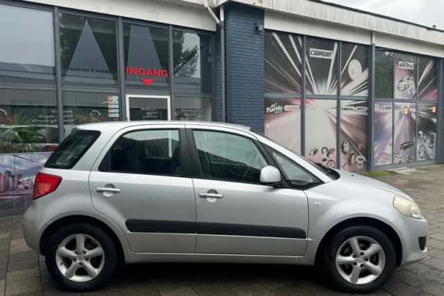 Suzuki SX4 (2006) thumbnail 3