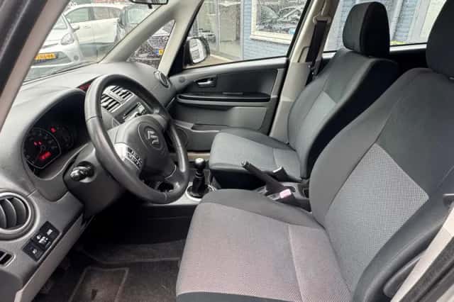Suzuki SX4 (2006) thumbnail 6