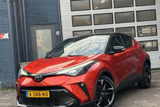Toyota C-HR (2021) thumbnail 1