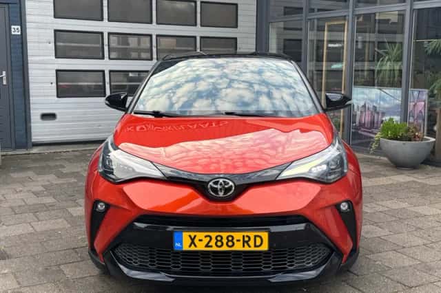 Toyota C-HR (2021) thumbnail 2