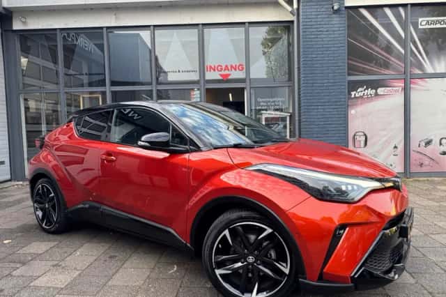Toyota C-HR (2021) thumbnail 3