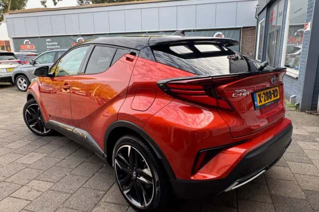 Toyota C-HR (2021) thumbnail 6