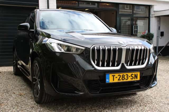 BMW X1 (2023) thumbnail 3