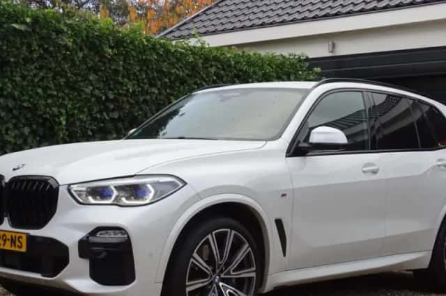 BMW X5 (2019) thumbnail 1