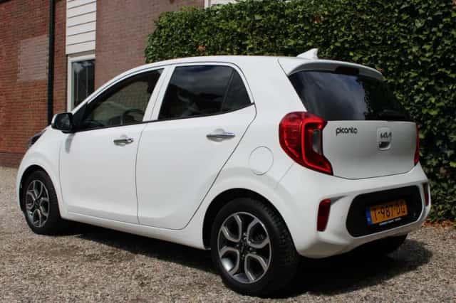 Kia Picanto (2023) thumbnail 3