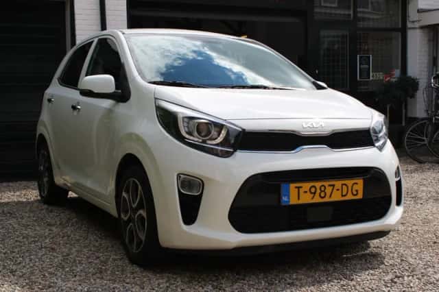Kia Picanto (2023) thumbnail 4