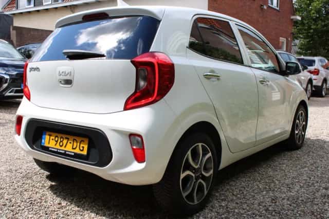 Kia Picanto (2023) thumbnail 5