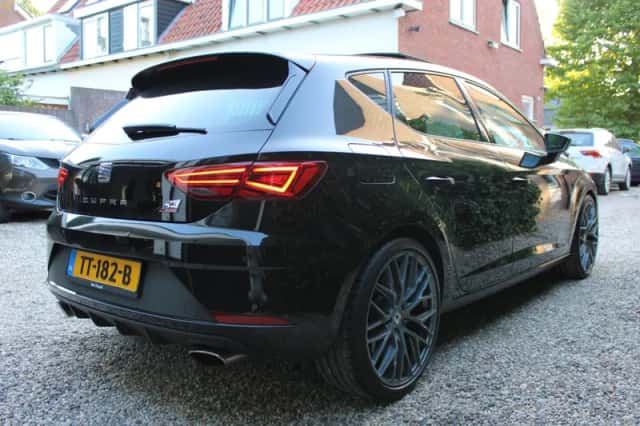 SEAT Leon (2017) thumbnail 5