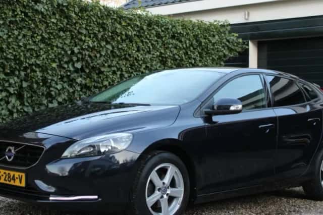 Volvo V40 (2015) thumbnail 1