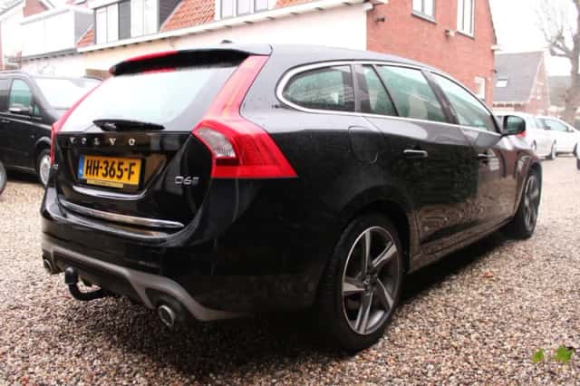 Volvo V60 (2015) thumbnail 5