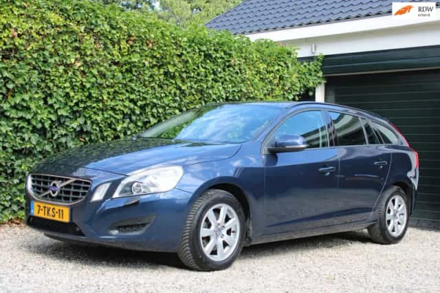 Volvo V60 (2013) thumbnail 2