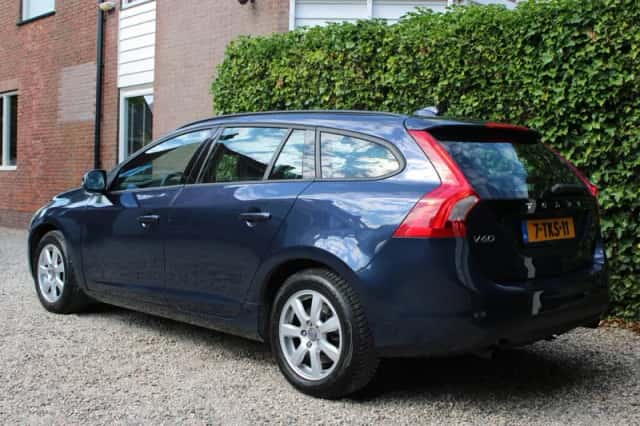 Volvo V60 (2013) thumbnail 3