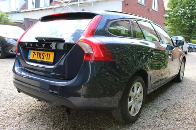 Volvo V60 (2013) thumbnail 5
