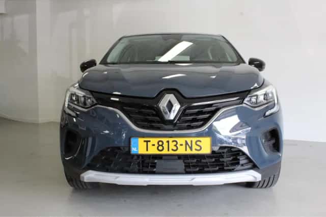 Renault Captur (2023) thumbnail 3