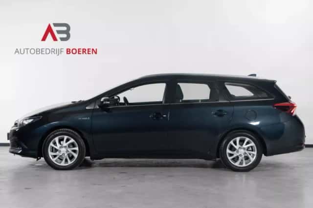 Toyota Auris (2015) thumbnail 2