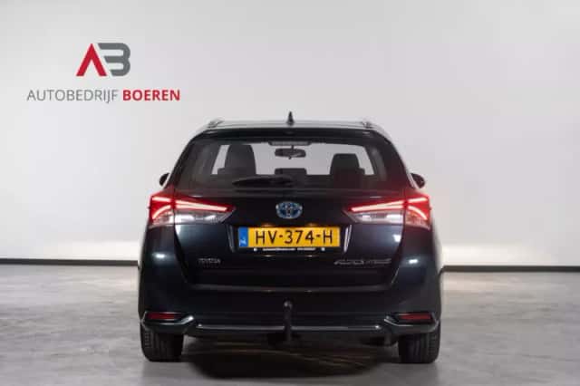 Toyota Auris (2015) thumbnail 3