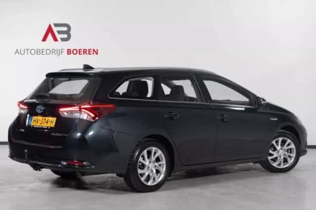 Toyota Auris (2015) thumbnail 4