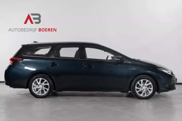 Toyota Auris (2015) thumbnail 5
