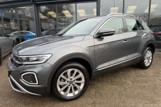 Volkswagen T-Roc (2022) thumbnail 2
