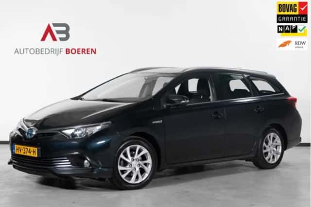 Toyota Auris (2015) thumbnail 1