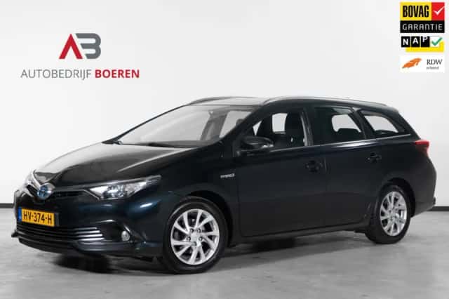 Toyota Auris (2015) thumbnail 2