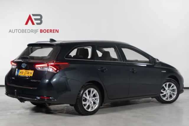 Toyota Auris (2015) thumbnail 4