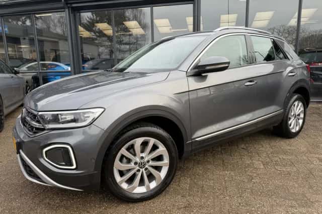 Volkswagen T-Roc (2022) thumbnail 3