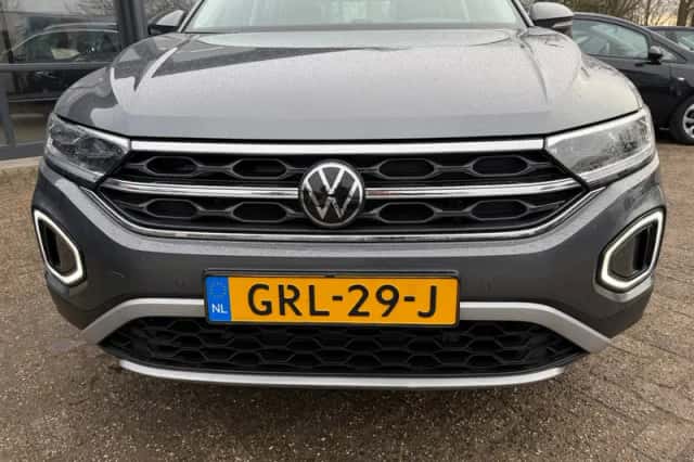 Volkswagen T-Roc (2022) thumbnail 5