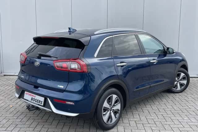 Kia Niro (2017) thumbnail 2