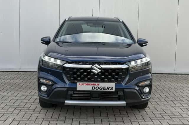 Suzuki S-Cross (2022) thumbnail 3