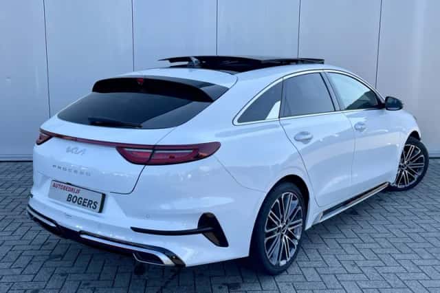 Kia Proceed (2026) thumbnail 2