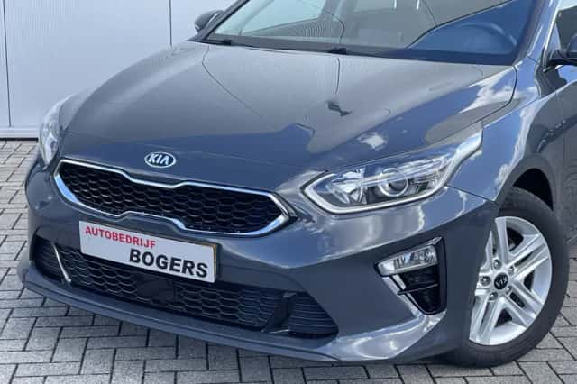 Kia Ceed Sportswagon (2019) thumbnail 1