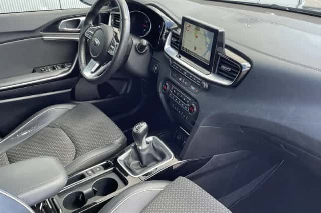 Kia Ceed Sportswagon (2019) thumbnail 2