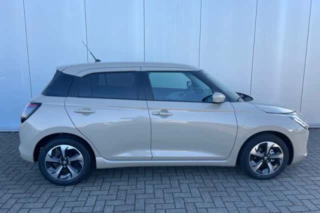 Suzuki Swift (2025) thumbnail 2