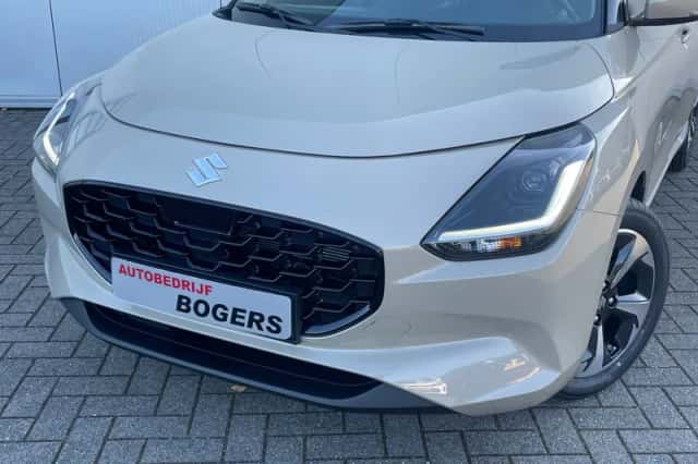 Suzuki Swift (2025) thumbnail 3