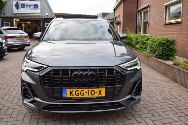 Audi Q3 (2022) thumbnail 3