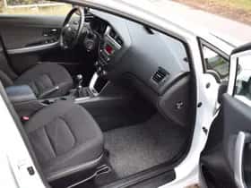 Kia Ceed (2018) thumbnail 6