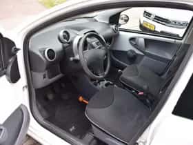 Peugeot 107 (2011) thumbnail 8