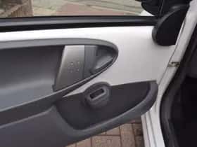 Peugeot 107 (2011) thumbnail 9
