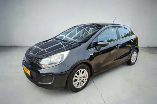 Kia Rio (2014) thumbnail 1