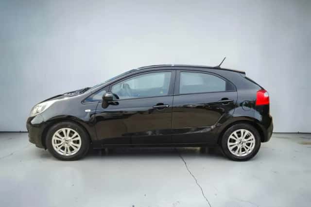 Kia Rio (2014) thumbnail 2