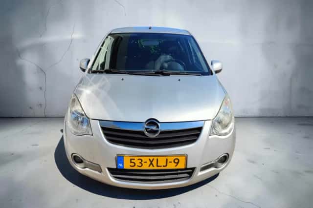 Opel Agila (2012) thumbnail 4