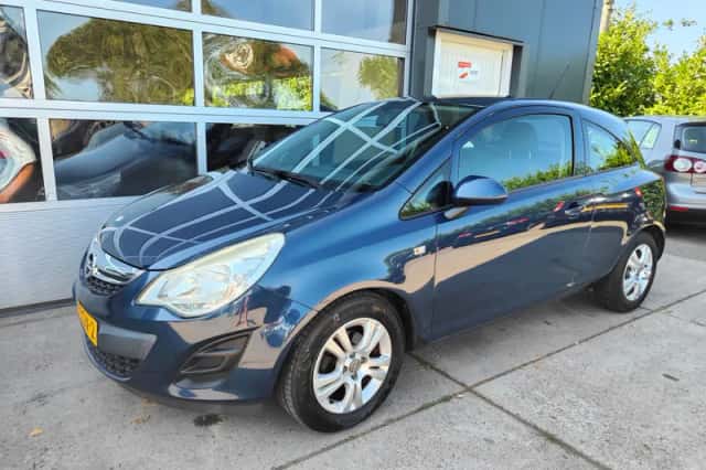 Opel Corsa (2011) thumbnail 4