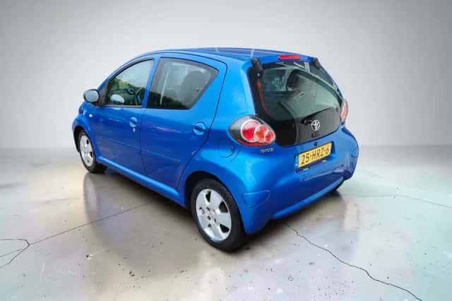 Toyota Aygo (2009) thumbnail 3