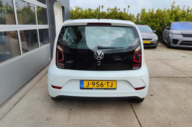 Volkswagen Up! (2020) thumbnail 5