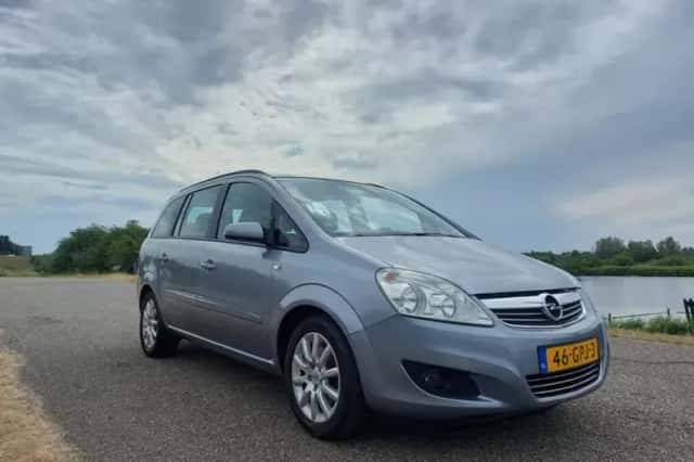 Opel Zafira (2008) thumbnail 1
