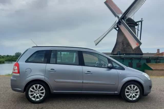 Opel Zafira (2008) thumbnail 2