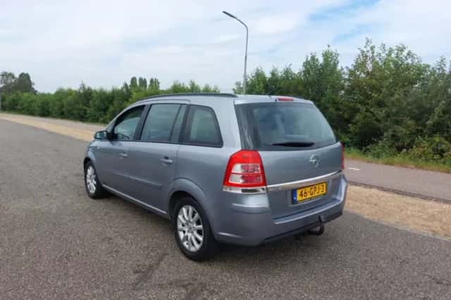 Opel Zafira (2008) thumbnail 4